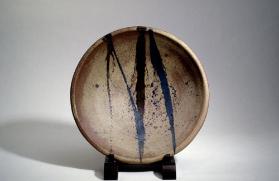 Grosse Schale mit Ständer