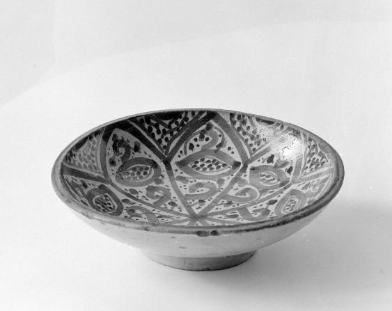 Schale mit blauem Ornament