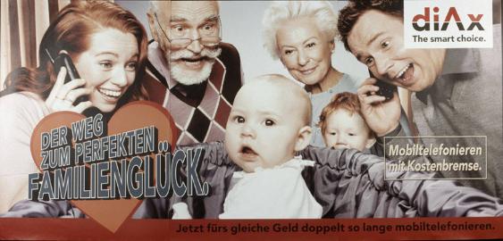 Der Weg zum perfekten Familienglück. - diAx - The smart choice. - Mobil telefonieren mit Kostenbremse. - Jetzt fürs gleiche Geld doppelt so lange mobilte lefonieren.