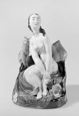 Weibliche Figur mit Katze