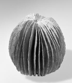 Keramikobjekt mit Lamellen
