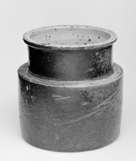 Kleine, breite zylindrische Vase