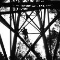 Klassenreportage Auvergne-Exkursion ; Besteigung einer Eiffelbrücke in der Dordogne