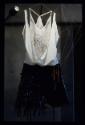 NETZWERK ; Bild 6 ; Ausstellungsgestaltung ; outfit Flechtwerk-Jupe


